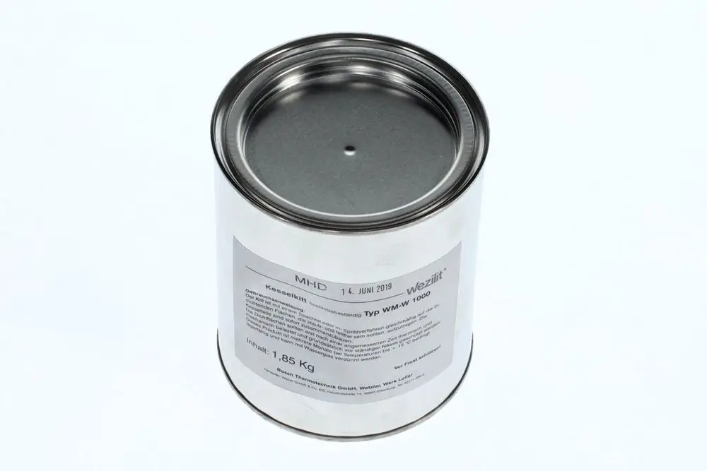 Stahl-Dose mit aufgedruckten Informationen, enthält Kesselkitt der Marke Bosch. Die Dose hat einen metallischen Deckel und einen neutralen Hintergrund.